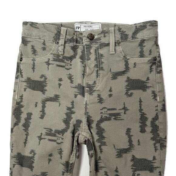 NEW Free People Long & Lean Jeans size 26 Camo Print Leggings/Jeggings Y2K - Picture 12 of 16